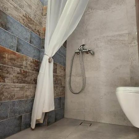 Anna Apartman Mirtiész